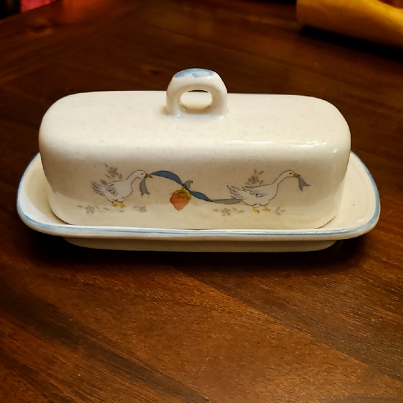 International Stoneware Marmalade Covered Butter Dish with Lid - Picture 1 of 6